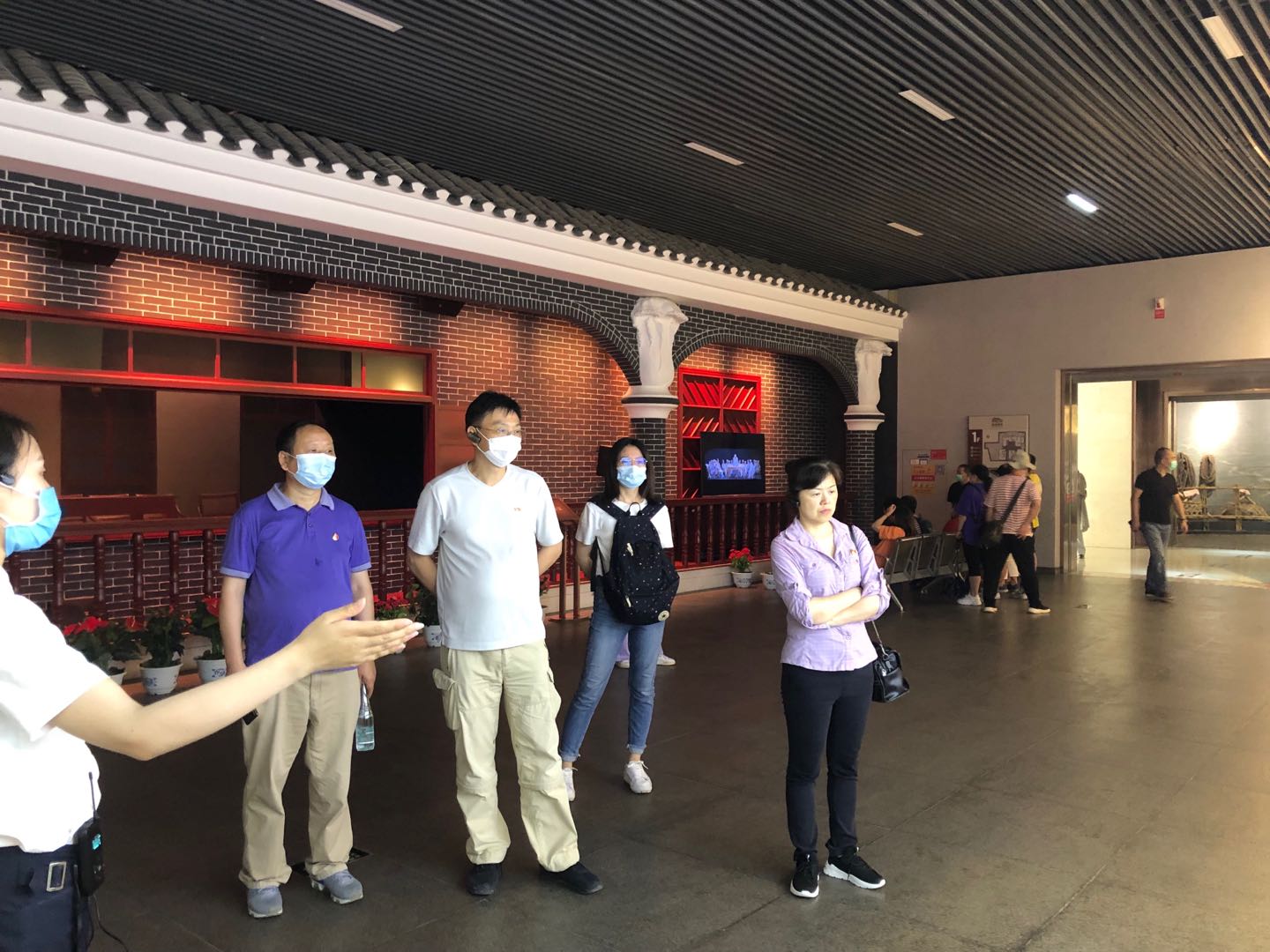 參觀遵義會(huì)址陳列館.jpg