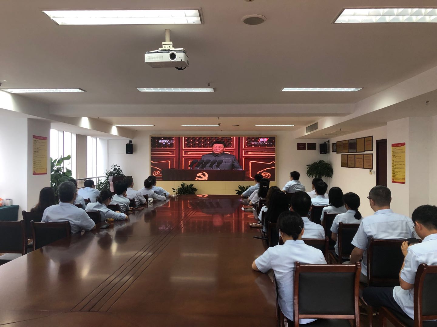 聽取習近平總書記在慶祝中國共產黨成立100周年大會上的講話.jpg